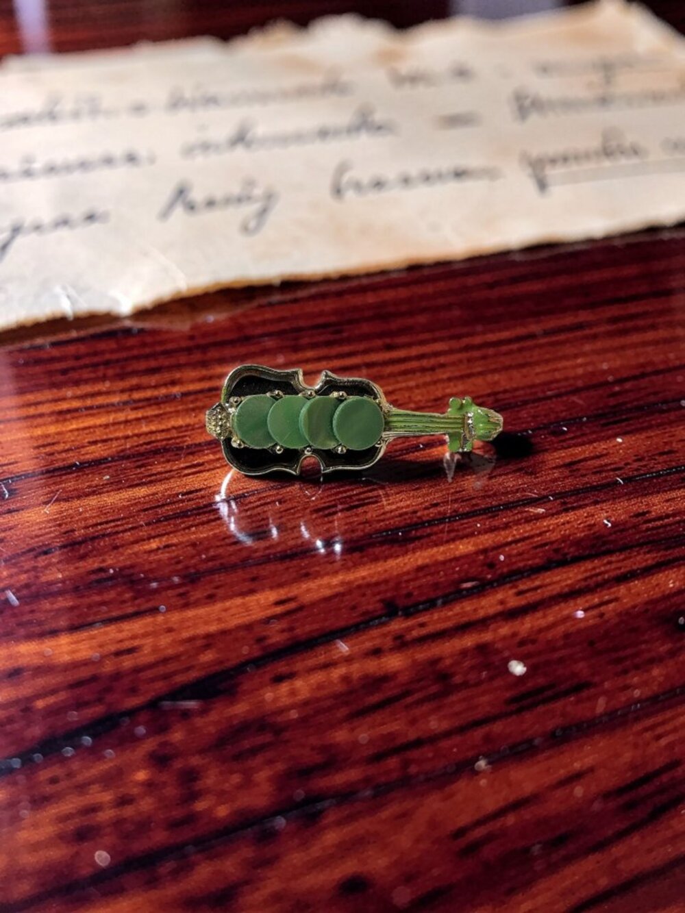 vintage mid century green tone round settings cello shaped brooch